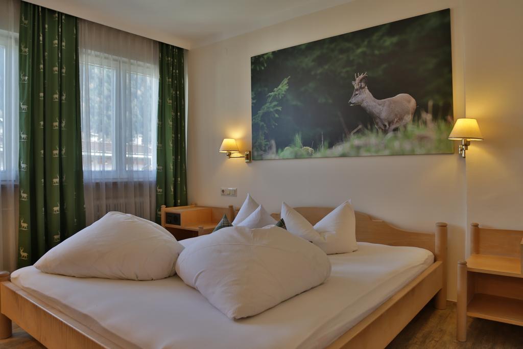 Pension Gletscherblick Fulpmes Rum bild